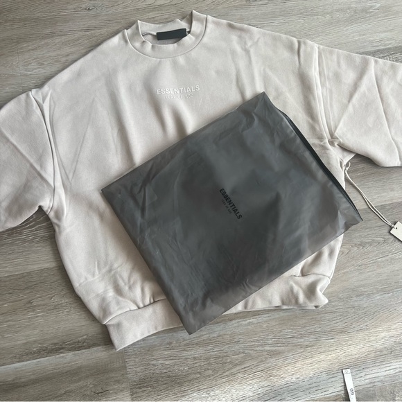 NWT Fear of God Essentials Core Crewneck in Silver Cloud - Picture 7 of 12